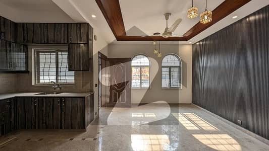 Flat 5Marla Ground Floor For Rent Near To Park Near To Commercial Ideal Location