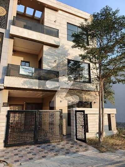 ڈریم گارڈنز - بلاک ایف ڈریم گارڈنز,ڈیفینس روڈ,لاہور میں 4 کمروں کا 5 مرلہ مکان 2.75 کروڑ میں برائے فروخت۔ ڈریم گارڈنز - بلاک ایف ڈریم گارڈنز,ڈیفینس روڈ,لاہور میں 4 کمروں کا 5 مرلہ مکان 2.75 کروڑ میں برائے فروخت۔