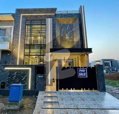 ڈی ایچ اے 9 ٹاؤن ڈیفنس (ڈی ایچ اے),لاہور میں 3 کمروں کا 5 مرلہ مکان 3.4 کروڑ میں برائے فروخت۔