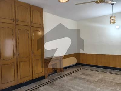 حیات آباد فیز 1 - ای3 حیات آباد فیز 1,حیات آباد,پشاور میں 3 کمروں کا 10 مرلہ زیریں پورشن 75.0 ہزار میں کرایہ پر دستیاب ہے۔