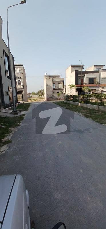 11.11 MARLA corner plot available for sale in park view city Lahore 11.11 MARLA corner plot available for sale in park view city Lahore