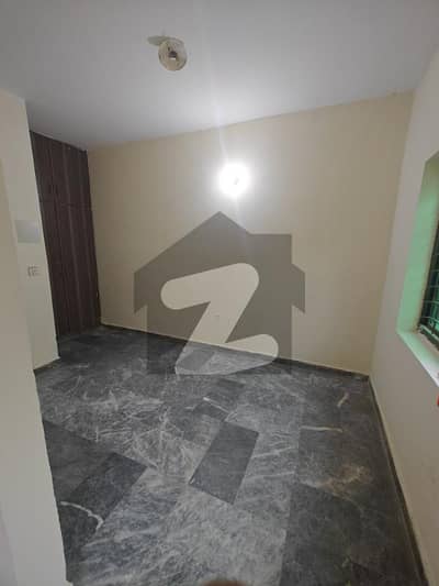 زمان کالونی لاہور میں 1 کمرے کا 1 مرلہ فلیٹ 32.0 لاکھ میں برائے فروخت۔