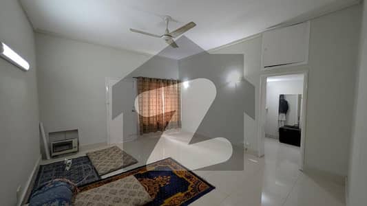 ایف ۔ 8 اسلام آباد میں 4 کمروں کا 1 کنال مکان 7.0 لاکھ میں کرایہ پر دستیاب ہے۔