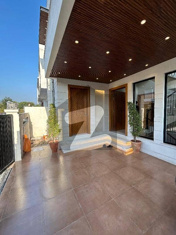 BEAUTIFUL LOCATION BRAND NEW HOUSE FOR SALE BEAUTIFUL LOCATION BRAND NEW HOUSE FOR SALE