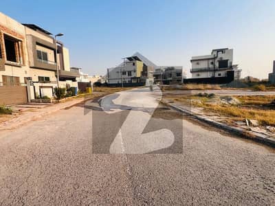 بحریہ ٹاؤن فیز 8 بحریہ ٹاؤن راولپنڈی,راولپنڈی میں 1 کنال رہائشی پلاٹ 1.38 کروڑ میں برائے فروخت۔ بحریہ ٹاؤن فیز 8 بحریہ ٹاؤن راولپنڈی,راولپنڈی میں 1 کنال رہائشی پلاٹ 1.38 کروڑ میں برائے فروخت۔