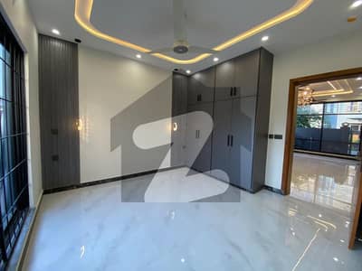 ڈی ایچ اے 11 رہبر سیکٹر 2 - بلاک جے ڈی ایچ اے 11 رہبر سیکٹر 2,ڈی ایچ اے 11 رہبر,لاہور میں 3 کمروں کا 5 مرلہ مکان 2.6 کروڑ میں برائے فروخت۔