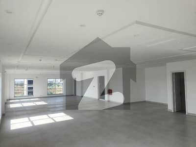 ڈی ایچ اے فیز 8 - کمرشل براڈوے ڈی ایچ اے فیز 8,ڈیفنس (ڈی ایچ اے),لاہور میں 9 مرلہ عمارت 12.5 لاکھ میں کرایہ پر دستیاب ہے۔