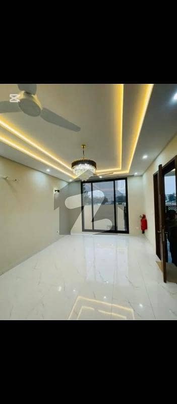 ڈی ایچ اے 9 ٹاؤن ۔ بلاک اے ڈی ایچ اے 9 ٹاؤن,ڈیفنس (ڈی ایچ اے),لاہور میں 3 کمروں کا 5 مرلہ مکان 3.25 کروڑ میں برائے فروخت۔