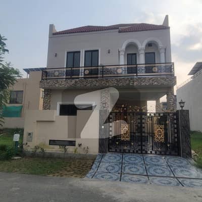 ڈی ایچ اے 9 ٹاؤن ڈیفنس (ڈی ایچ اے),لاہور میں 3 کمروں کا 5 مرلہ مکان 3.1 کروڑ میں برائے فروخت۔