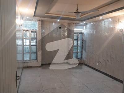 2.5 - kanal Lower Portion For Rent in Cantt covered area kum ha Green Lawn Car Porch 5 cars available