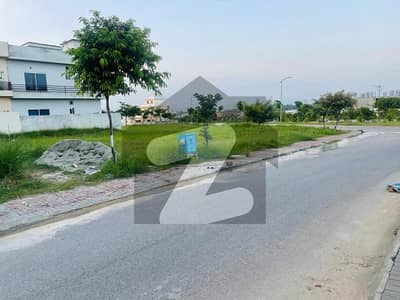 ٹاپ سٹی 1 - بلاک سی ٹاپ سٹی 1,اسلام آباد میں 1 کنال رہائشی پلاٹ 2.0 کروڑ میں برائے فروخت۔