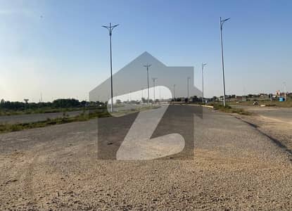 ڈی ایچ اے فیز9 پریزم - کمرشل زون 2 ڈی ایچ اے فیز9 پریزم,ڈی ایچ اے ڈیفینس,لاہور میں 8 مرلہ کمرشل پلاٹ 7.4 کروڑ میں برائے فروخت۔