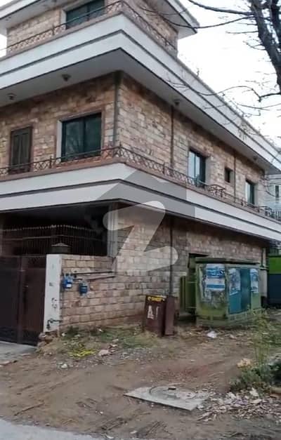 جی ۔ 11 اسلام آباد میں 4 کمروں کا 6 مرلہ مکان 4.5 کروڑ میں برائے فروخت۔