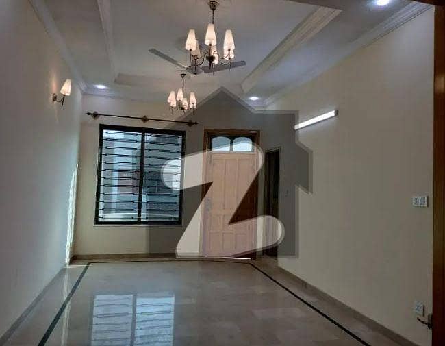 جی ۔ 13 اسلام آباد میں 5 کمروں کا 7 مرلہ مکان 5.25 کروڑ میں برائے فروخت۔