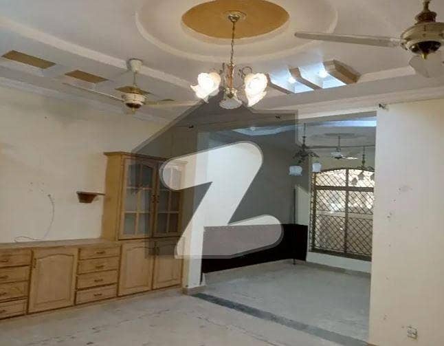 جی ۔ 13 اسلام آباد میں 6 کمروں کا 7 مرلہ مکان 5.4 کروڑ میں برائے فروخت۔