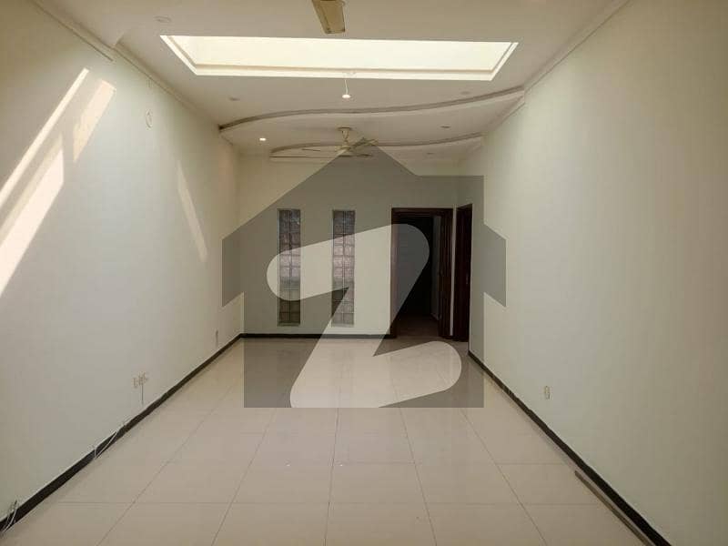 ای ۔ 11 اسلام آباد میں 4 کمروں کا 7 مرلہ مکان 5.5 کروڑ میں برائے فروخت۔