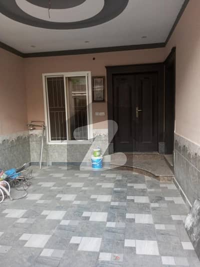 عظیم کالونی سیالکوٹ میں 4 کمروں کا 5 مرلہ مکان 55.0 ہزار میں کرایہ پر دستیاب ہے۔