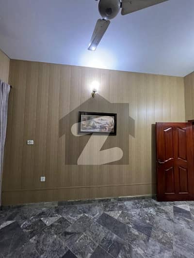 مصطفی ٹاؤن عباس بلاک مصطفیٰ ٹاؤن,لاہور میں 1 کمرے کا 5 مرلہ زیریں پورشن 45.0 ہزار میں کرایہ پر دستیاب ہے۔