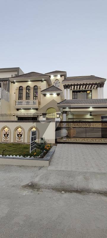 14 Marla House available for sale In B-17 B blok