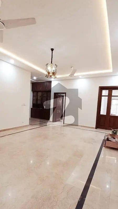 کلفٹن ۔ بلاک 5 کلفٹن,کراچی میں 8 کمروں کا 2 کنال مکان 9.0 لاکھ میں کرایہ پر دستیاب ہے۔ کلفٹن ۔ بلاک 5 کلفٹن,کراچی میں 8 کمروں کا 2 کنال مکان 9.0 لاکھ میں کرایہ پر دستیاب ہے۔