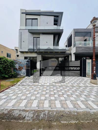 لیک سٹی ۔ سیکٹر ایم ۔ 2اے لیک سٹی,رائیونڈ روڈ,لاہور میں 5 کمروں کا 10 مرلہ مکان 5.3 کروڑ میں برائے فروخت۔