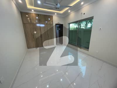 بحریہ ٹاؤن ۔ سفاری ولاز 3 بحریہ ٹاؤن راولپنڈی,راولپنڈی میں 2 کمروں کا 10 مرلہ زیریں پورشن 50.0 ہزار میں کرایہ پر دستیاب ہے۔