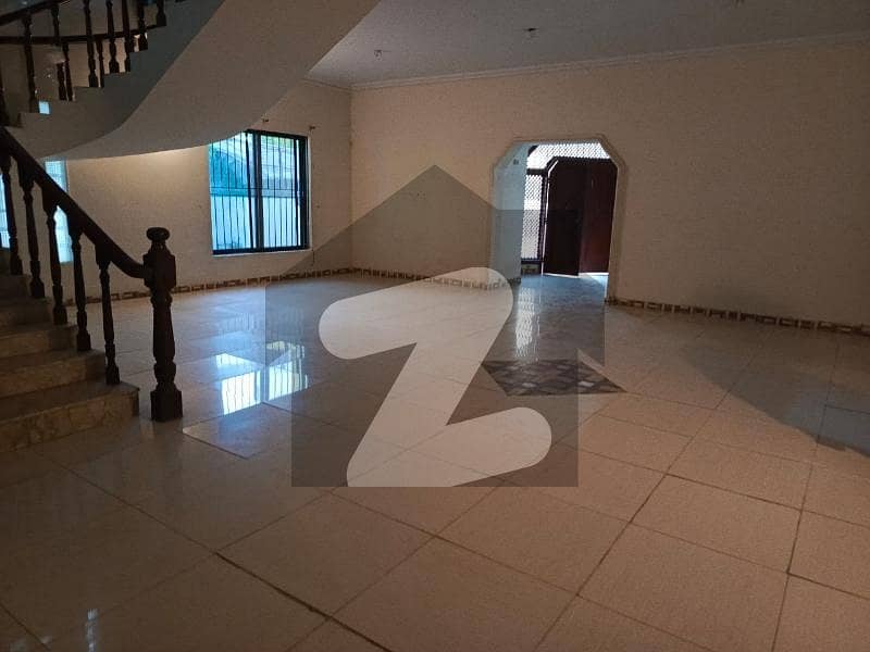 ڈی ایچ اے فیز 5 ڈی ایچ اے ڈیفینس,کراچی میں 6 کمروں کا 1 کنال مکان 10.8 کروڑ میں برائے فروخت۔