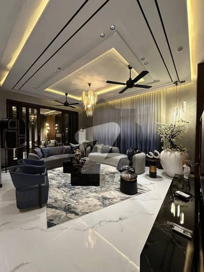 ڈی ایچ اے فیز 8 ڈیفنس (ڈی ایچ اے),لاہور میں 5 کمروں کا 1 کنال مکان 8.0 کروڑ میں برائے فروخت۔ ڈی ایچ اے فیز 8 ڈیفنس (ڈی ایچ اے),لاہور میں 5 کمروں کا 1 کنال مکان 8.0 کروڑ میں برائے فروخت۔