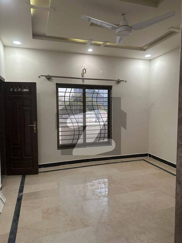 G 9 House Available For Guest House.