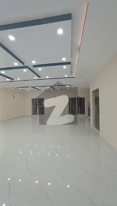 5 MARLA FIRST FLOOR FOR RENT IN SECTOR C PRIME COMMERCIAL SPOT