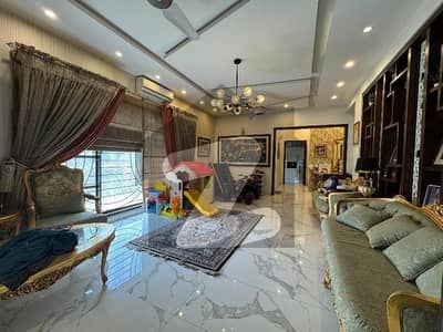 ویلینشیاء ۔ بلاک اے ویلینشیاء ہاؤسنگ سوسائٹی,لاہور میں 5 کمروں کا 18 مرلہ مکان 6.3 کروڑ میں برائے فروخت۔