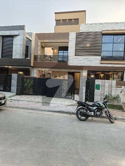 بحریہ آرچرڈ فیز 1 بحریہ آرچرڈ,لاہور میں 5 کمروں کا 10 مرلہ مکان 3.45 کروڑ میں برائے فروخت۔