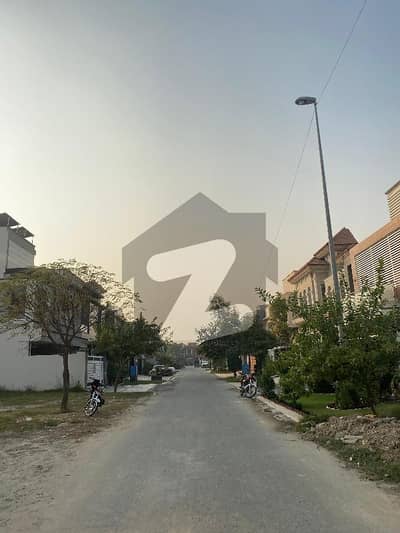 10 Marla Best Plot For Sale In Woods Block Paragon City