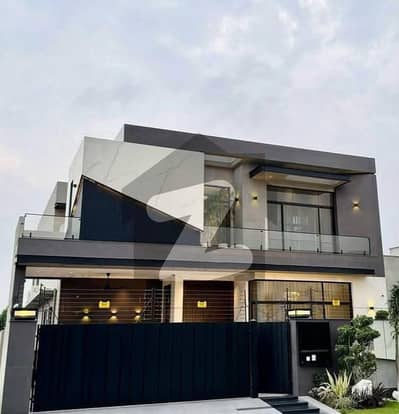 ڈی ایچ اے فیز 7 ڈیفنس (ڈی ایچ اے),لاہور میں 5 کمروں کا 1 کنال مکان 4.2 لاکھ میں کرایہ پر دستیاب ہے۔