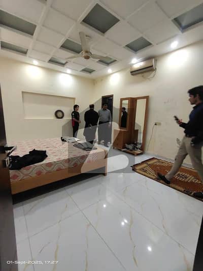 Valencia town Lahore 3 bads 1 Kachina Gass available ha