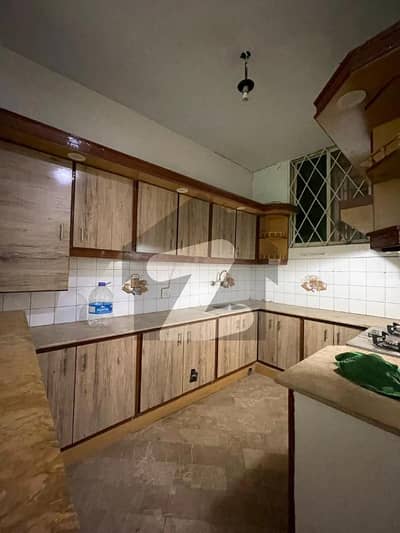 گلستانِِ جوہر ۔ بلاک 15 گلستانِ جوہر,کراچی میں 3 کمروں کا 8 مرلہ فلیٹ 1.9 کروڑ میں برائے فروخت۔