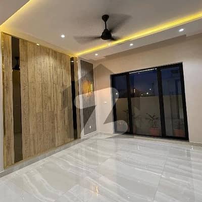 10 Marla House For Rent In Bahria Town - Sector C Lahore