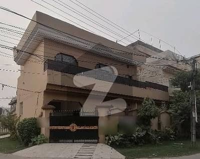 مرغزار آفیسرز کالونی لاہور میں 5 کمروں کا 10 مرلہ مکان 3.25 کروڑ میں برائے فروخت۔ مرغزار آفیسرز کالونی لاہور میں 5 کمروں کا 10 مرلہ مکان 3.25 کروڑ میں برائے فروخت۔