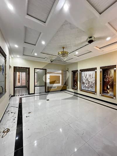 ایڈن بولیوارڈ ہاؤسنگ سکیم کالج روڈ,لاہور میں 1 کمرے کا 5 مرلہ مکان 1.25 کروڑ میں برائے فروخت۔