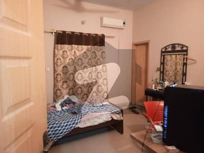 550 SQUARE YARD Ground + First Floor Available Location: Block 1, Gulistan-e-Johar, Karachi (Near Main University Road)