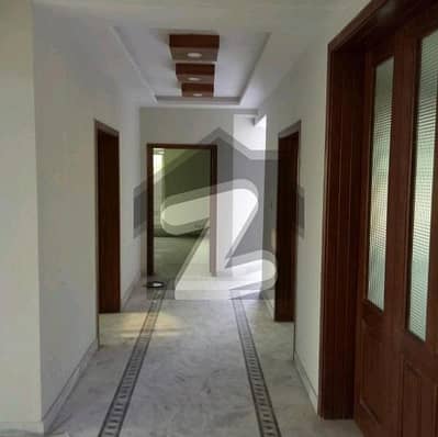 BEAUTIFUL LOCATION UPPER PORTION FOR RENT