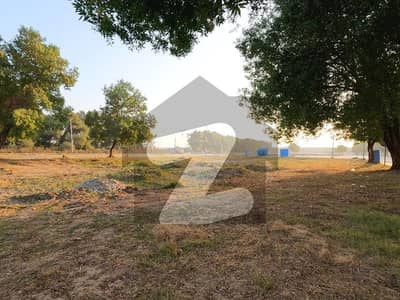 Ready To sale A Commercial Plot 9 Marla In Bahria Town - Block EE Lahore