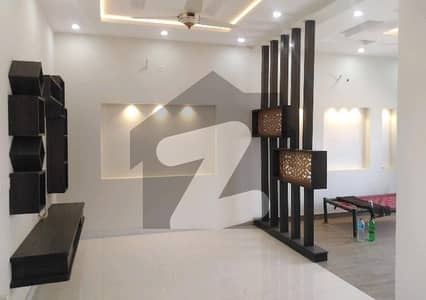 جی ۔ 13/1 جی ۔ 13,اسلام آباد میں 5 کمروں کا 8 مرلہ مکان 5.5 کروڑ میں برائے فروخت۔