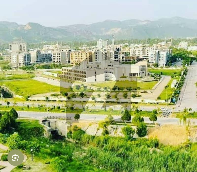 ایم پی سی ایچ ایس ۔ ملٹی گارڈنز بی ۔ 17,اسلام آباد میں 8 مرلہ رہائشی پلاٹ 89.0 لاکھ میں برائے فروخت۔