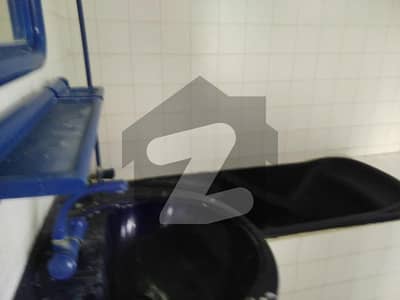 ایف ۔ 8 اسلام آباد میں 5 کمروں کا 1 کنال مکان 7.5 لاکھ میں کرایہ پر دستیاب ہے۔