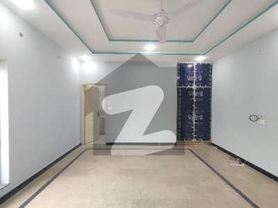 پی اے ایف آفیسرز کالونی کینٹ,لاہور میں 2 کمروں کا 8 مرلہ بالائی پورشن 65.0 ہزار میں کرایہ پر دستیاب ہے۔