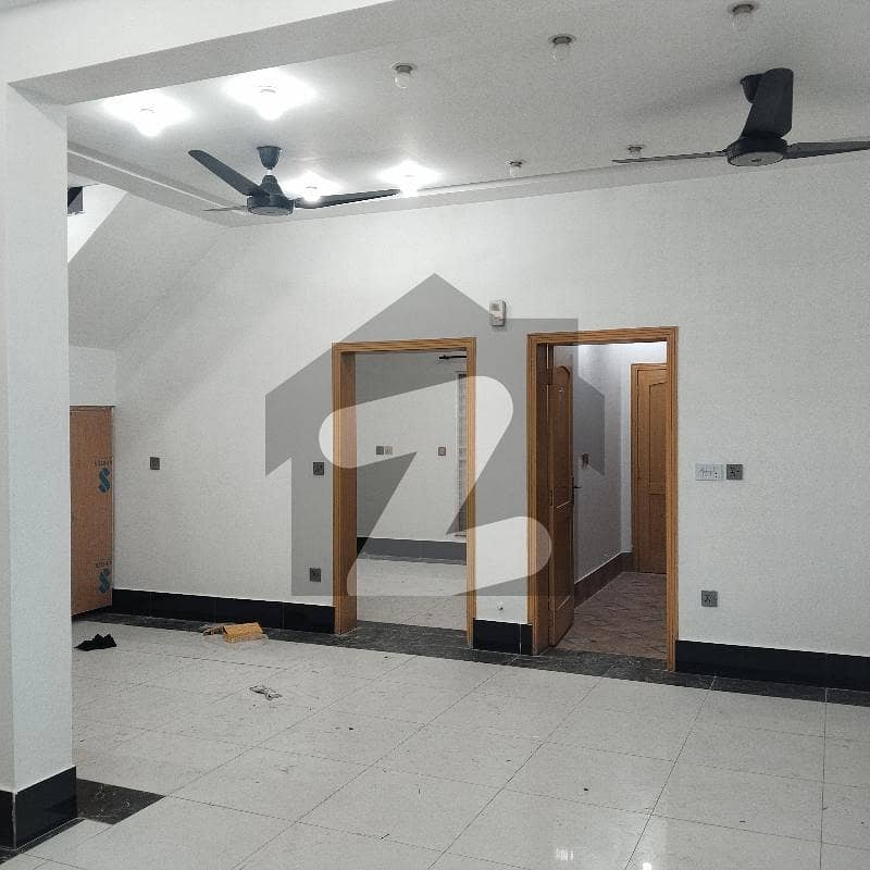 5 MARLA FULL HOUSE AVAILABLE FOR RENT