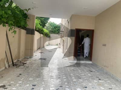 HOUSE FOR RENT IN F-8