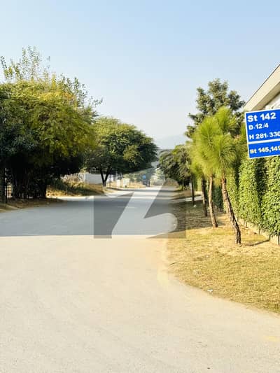 CORNER PLOT 25x40 FOR SALE BEST LOCATION