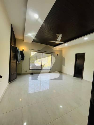 for commercial and family triple Story 1 Canal need and clean house for rent demand 650000